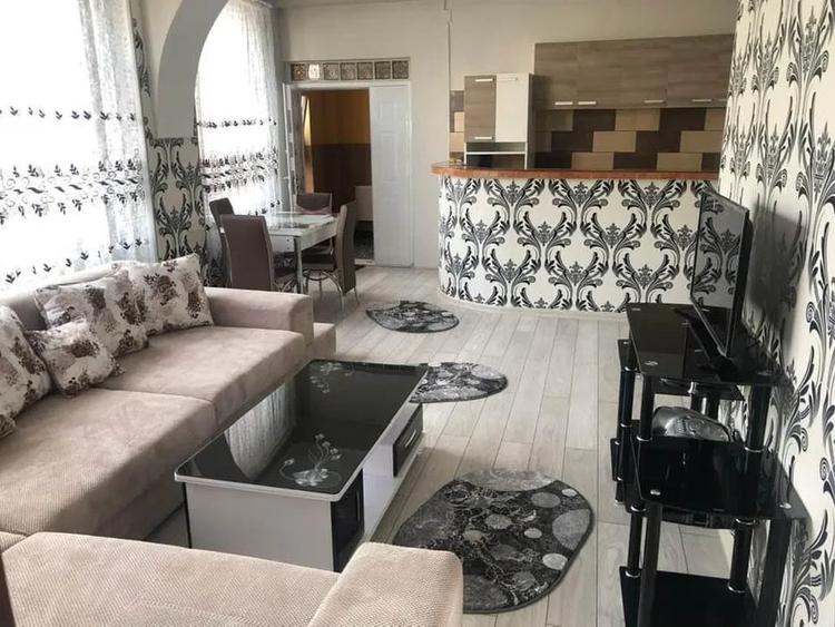 Apartament cu 4 camere decomandat, mobilat în Colentina