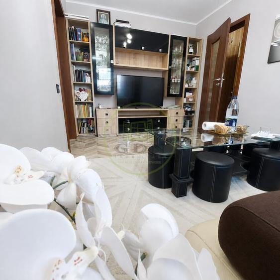 Apartament cu 3 camere decomandat, mobilat în Florilor