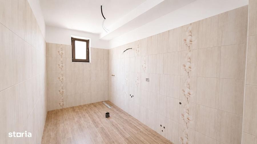 Casă cu 4 camere cu Teren 3960 Mp în Central