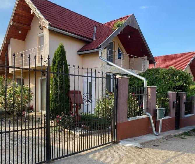 Casă cu 4 camere în Central