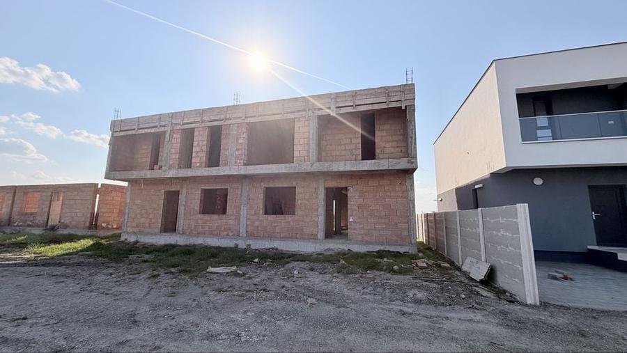 Casă cu 4 camere în Săcălaz