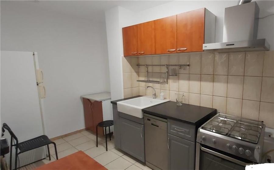 Apartament cu 3 camere decomandat în Giurgiului