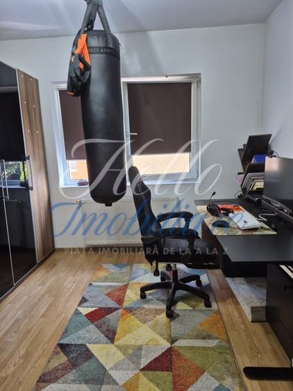 Apartament cu 3 camere semidecomandat, mobilat în Florești