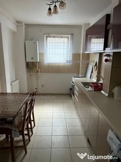 Apartament cu 3 camere semidecomandat în 1 Decembrie 1918