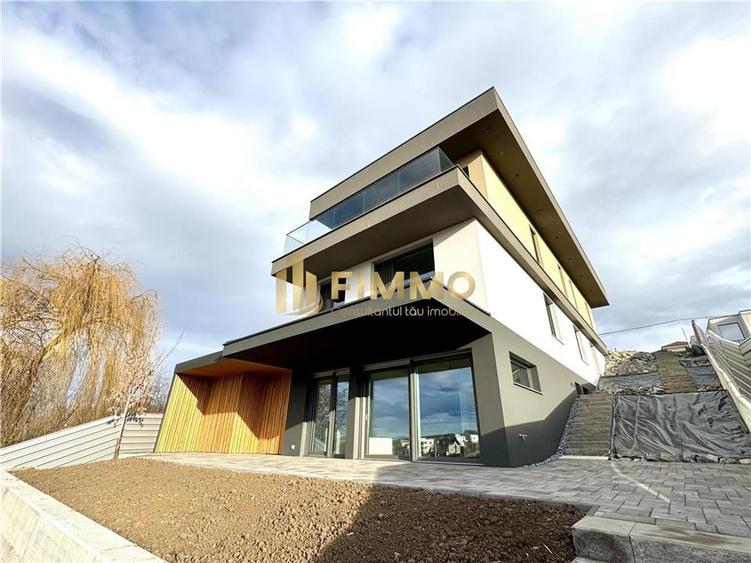 Birou, de 270 mp, în Central