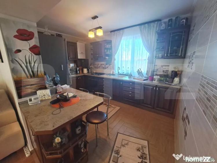 Casă cu 6 camere cu Teren 330 Mp în Central