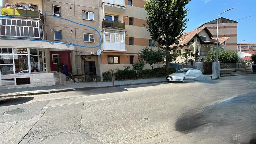 Apartament cu 4 camere decomandat în Cetate