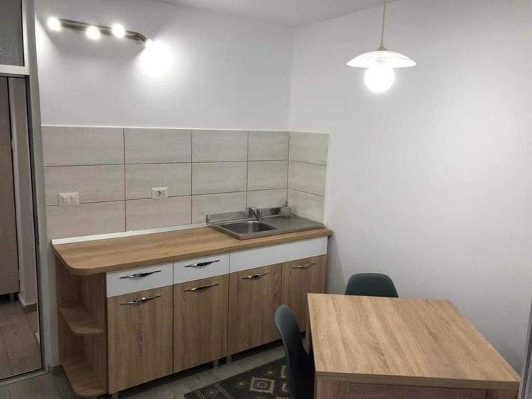 Garsonieră decomandată în Central