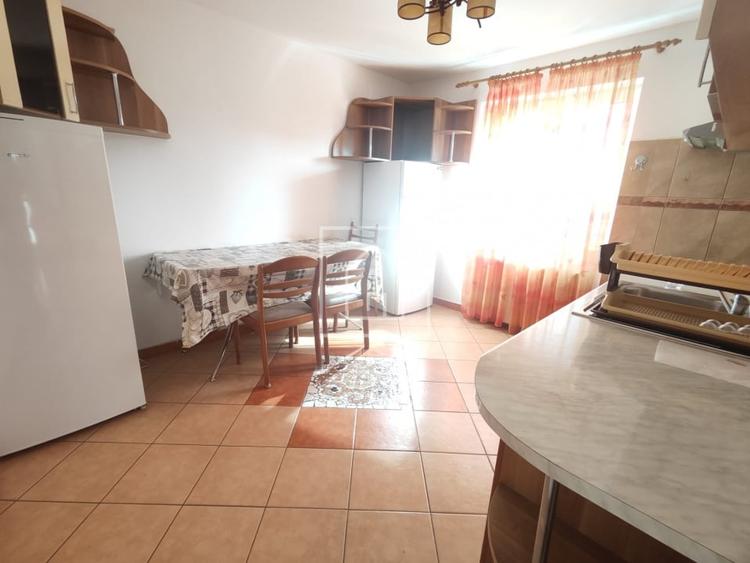 Duplex cu 4 camere cu Canalizare în Tineretului