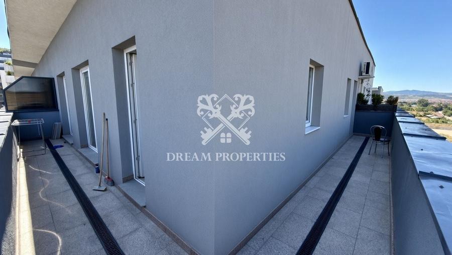 Apartament cu 3 camere semidecomandat, mobilat în Florești