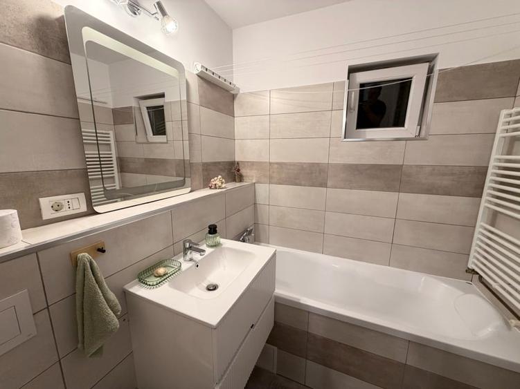 Apartament cu 3 camere decomandat, mobilat în Lipovei