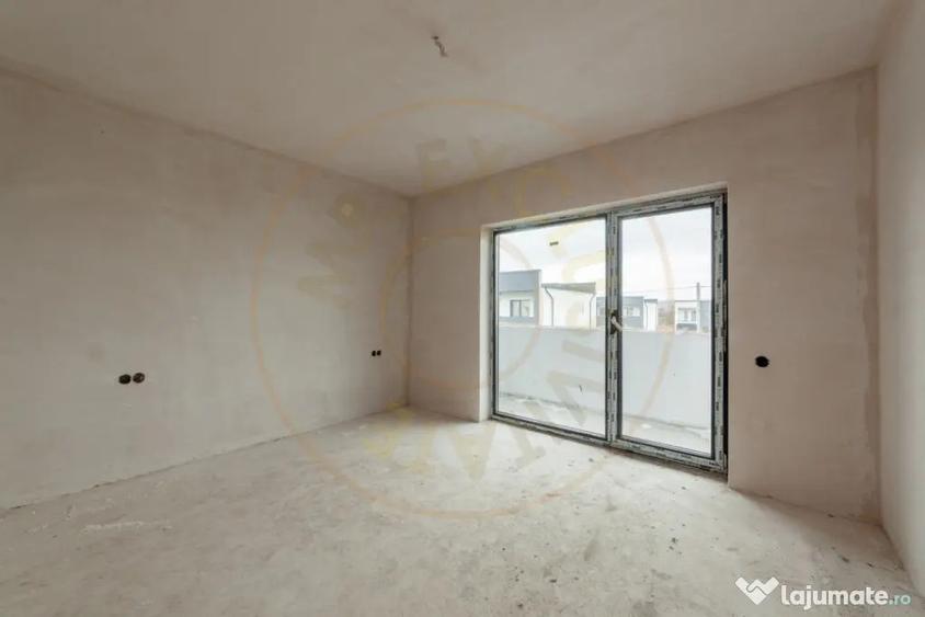Casă cu 4 camere cu Teren 470 Mp în Micești