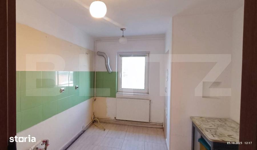 Apartament cu 3 camere decomandat în Florilor