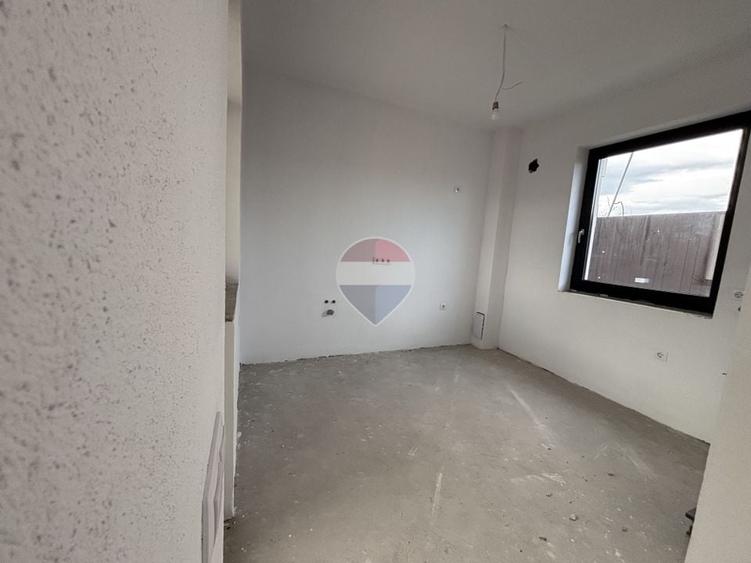 Casă cu 4 camere cu Teren 150 Mp în Șelimbăr