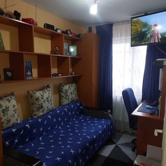 Apartament cu 3 camere semidecomandat, mobilat în Tătărași