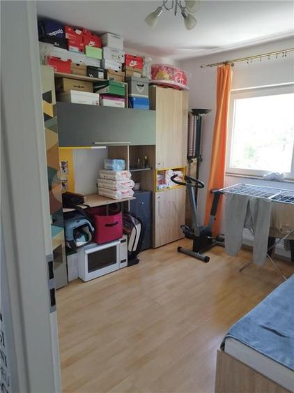 Apartament cu 3 camere semidecomandat în Șagului