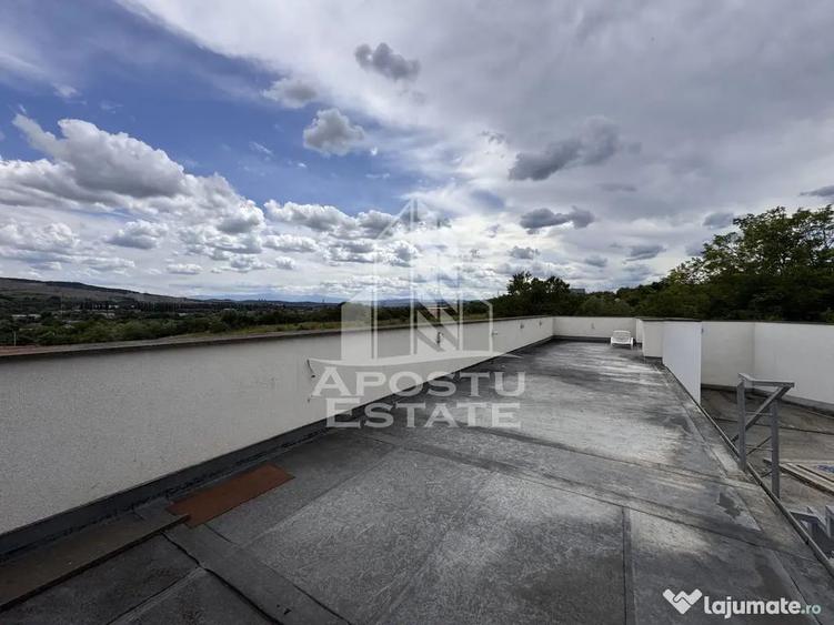 Casă cu 7 camere cu Teren 1080 Mp în Central