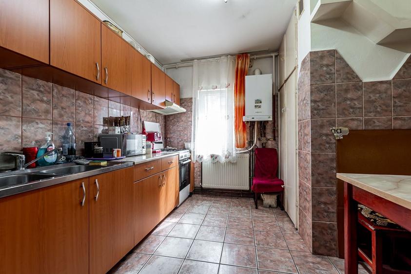 Apartament cu 3 camere decomandat în Confecții