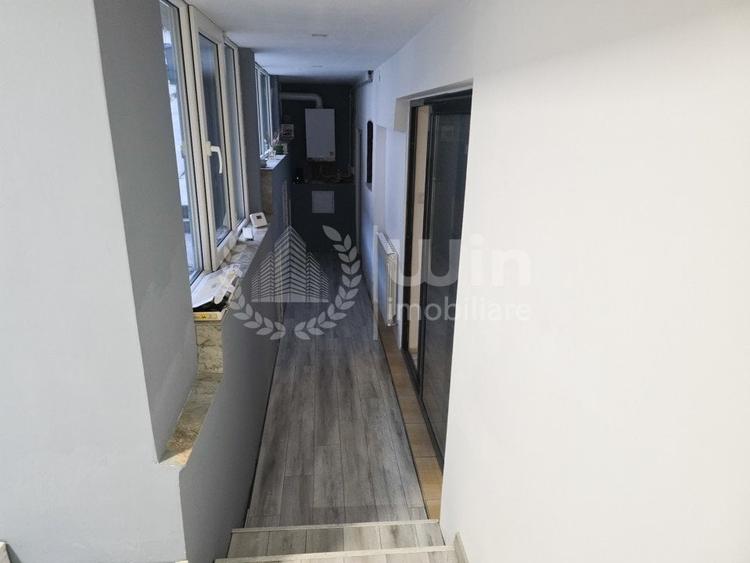 Casă individuală cu 10 camere cu Canalizare în Zorilor