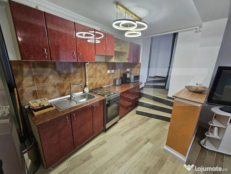 Apartament cu 3 camere semidecomandat în Central