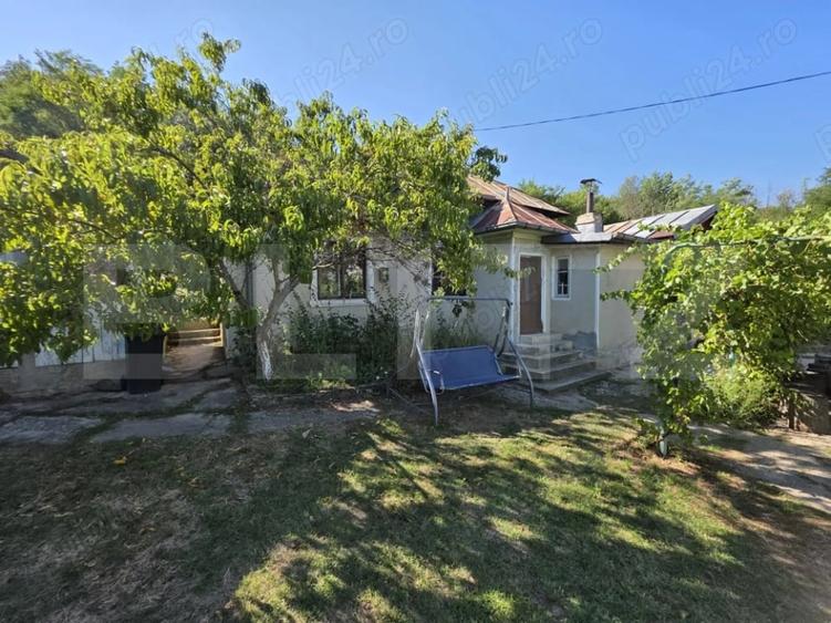 Casă individuală cu 3 camere cu Teren 1820 Mp în Găești