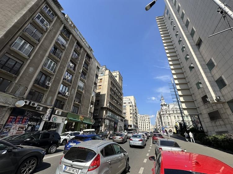 Apartament cu 4 camere decomandat în Sala Palatului