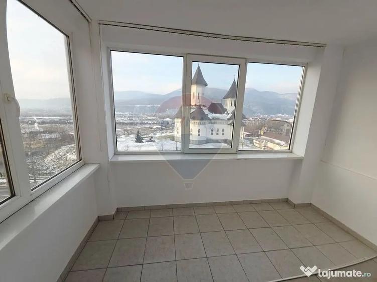 Apartament cu 2 camere decomandat în 1 Mai