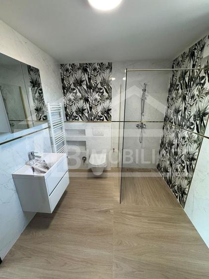 Apartament cu 3 camere semidecomandat în Central