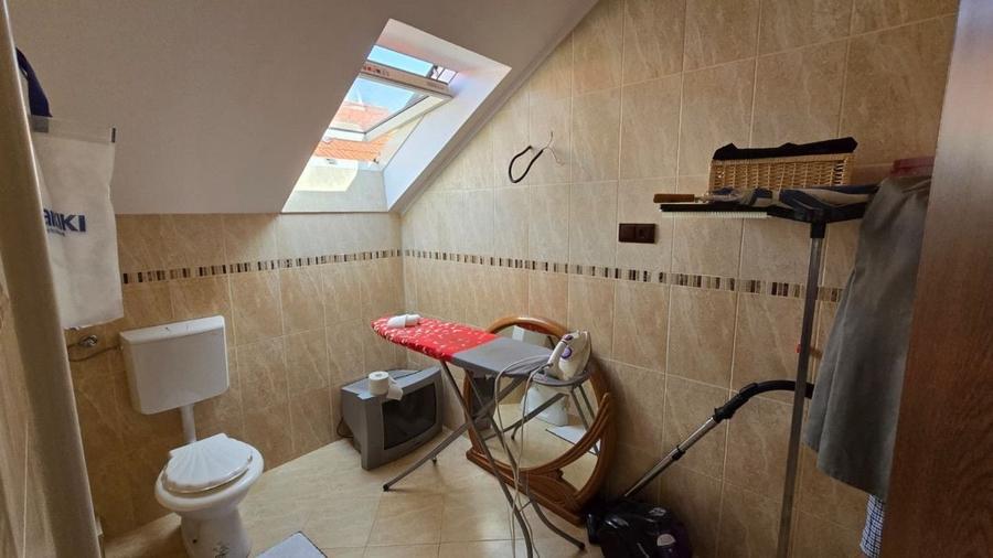 Casă individuală cu 5 camere cu Canalizare în Sud-Est
