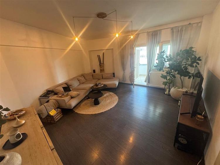 Apartament cu 3 camere decomandat în Brăilei