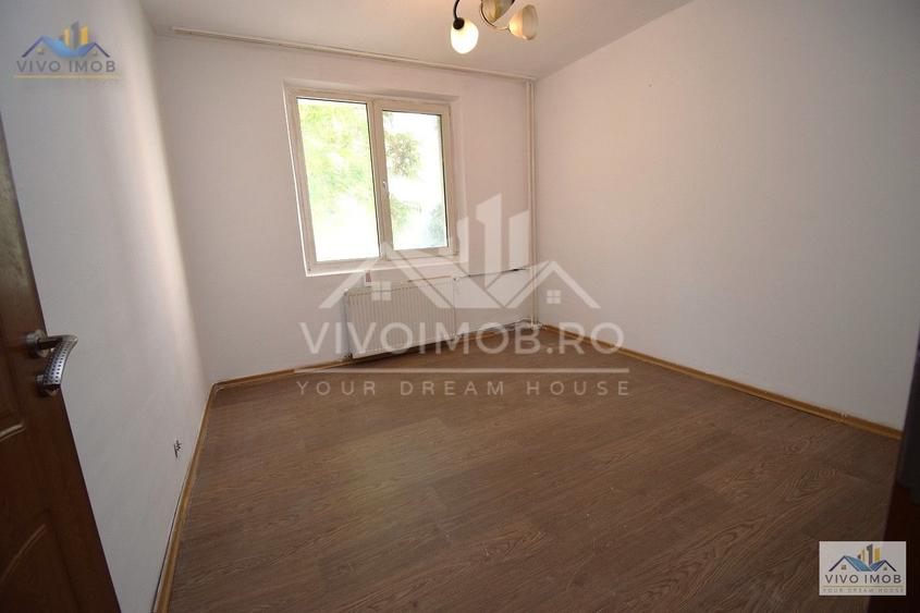 Apartament cu 3 camere semidecomandat în Titan