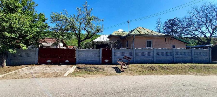 Casă cu 4 camere în Iliești