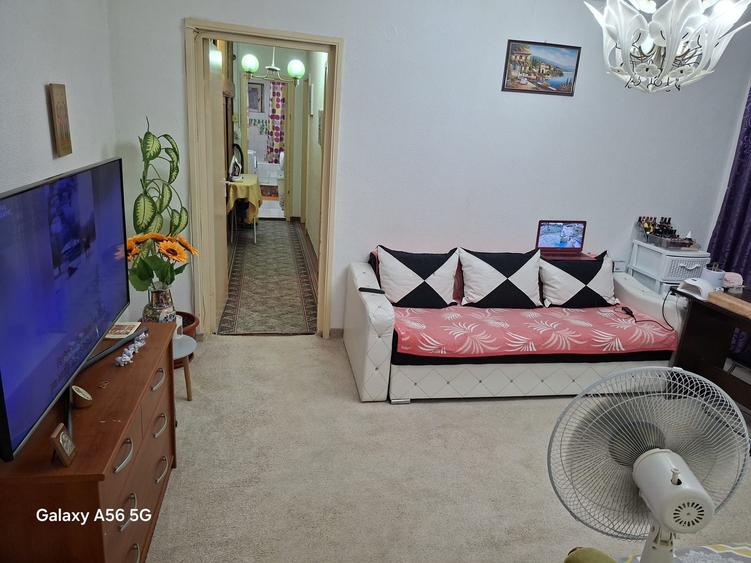 Apartament cu 3 camere semidecomandat în Central