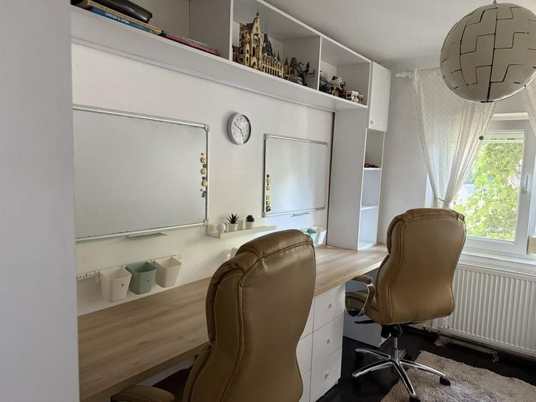 Apartament cu 3 camere decomandat în Rovine