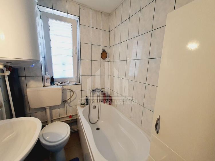 Apartament cu 3 camere decomandat, mobilat în Cetate
