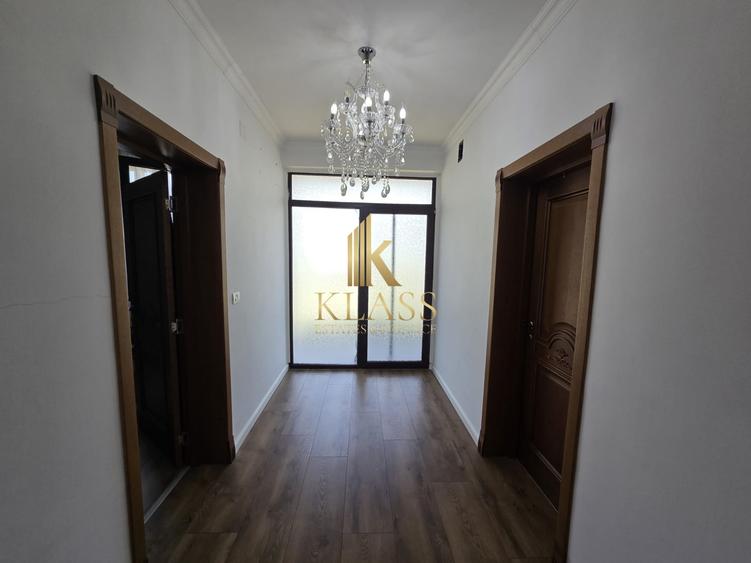 Casă individuală cu 8 camere cu Teren 418 Mp în Ștefăneștii de Jos