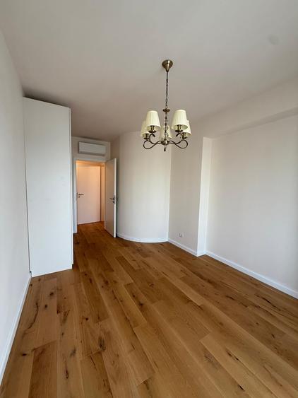 Apartament cu 4 camere decomandat, mobilat în Băneasa