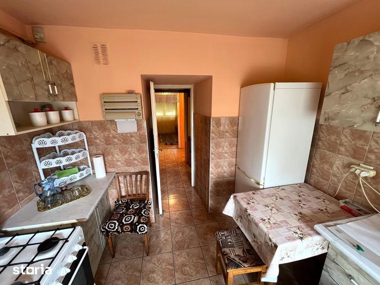 Apartament cu 3 camere în Micro 16