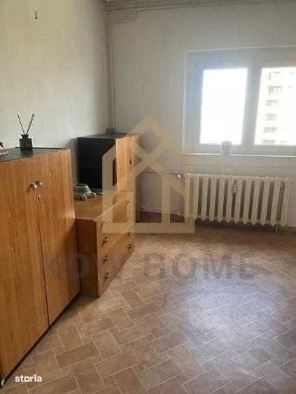 Apartament cu 4 camere decomandat, mobilat în Vitan