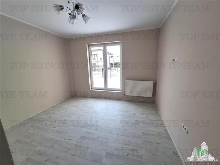 Casă individuală cu 7 camere cu Canalizare în Crevedia