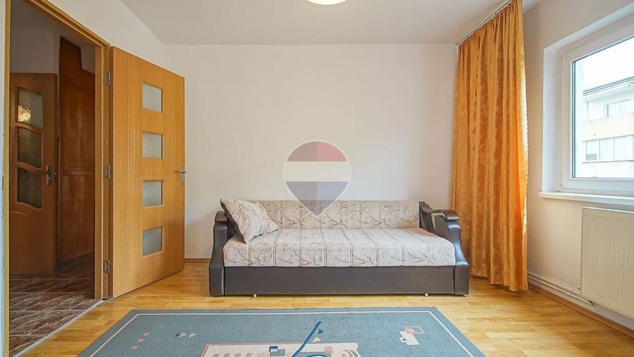 Apartament cu 3 camere decomandat în Gemenii