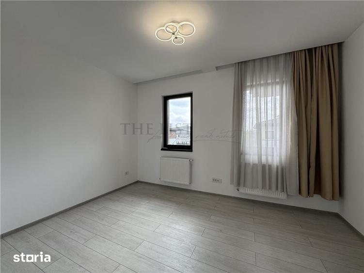 Casă cu 8 camere cu Teren 1000 Mp în Central
