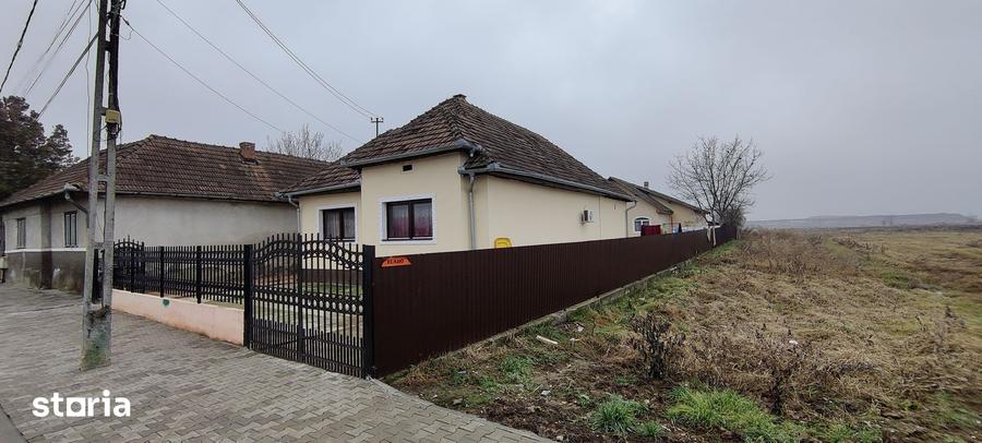 Casă cu 5 camere cu Teren 2000 Mp în Central