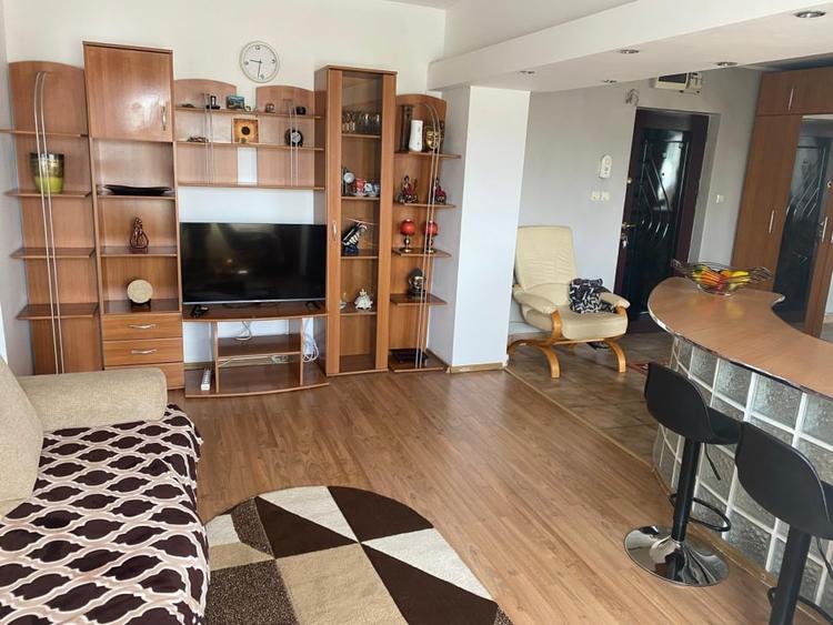 Apartament cu 2 camere semidecomandat, mobilat în 1 Mai
