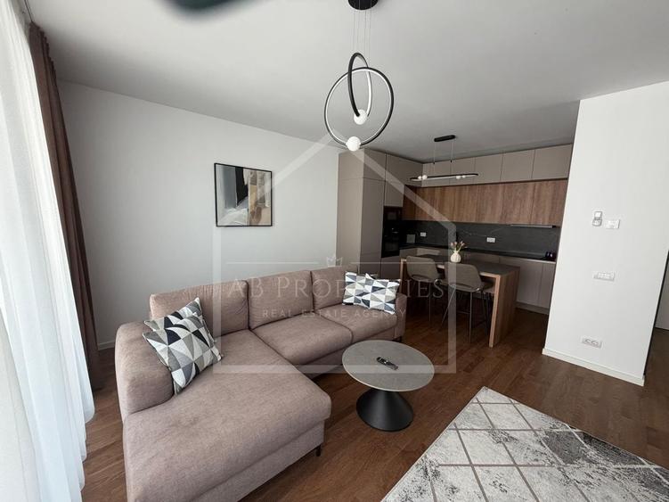Apartament cu 3 camere decomandat, mobilat în Băneasa
