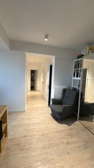 Apartament cu 3 camere decomandat, mobilat în Străulești