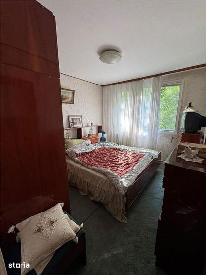 Apartament cu 4 camere decomandat în Berceni