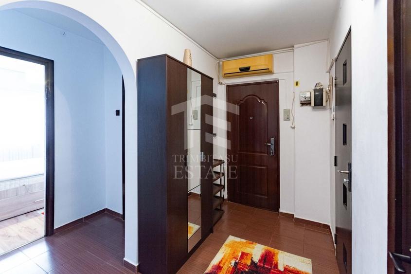 Apartament cu 3 camere decomandat, mobilat în Titan