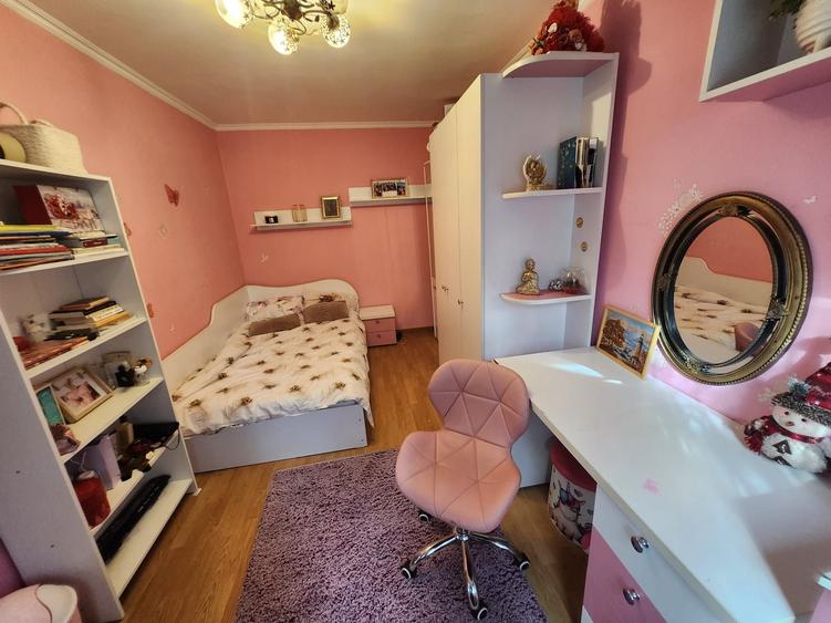 Apartament cu 4 camere semidecomandat în Aluniș