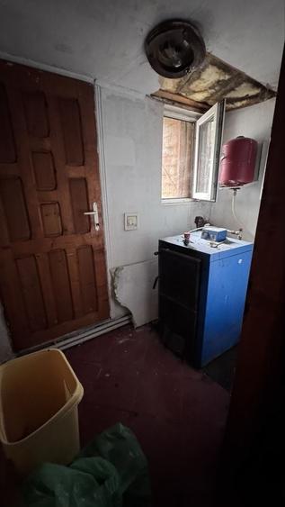 Casă cu 3 camere în Romanești